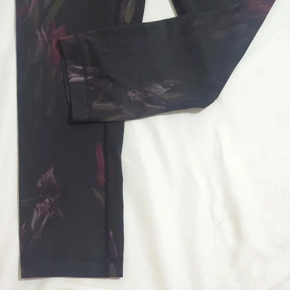 Lululemon Wunder Under Crop, Color Midnight Iris Multi / Black Size 4 - Picture 8 of 16